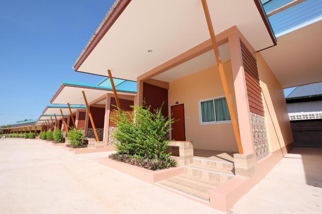 Prakaithong Hotel Amphoe Sawang Daen Din Ngoại thất bức ảnh