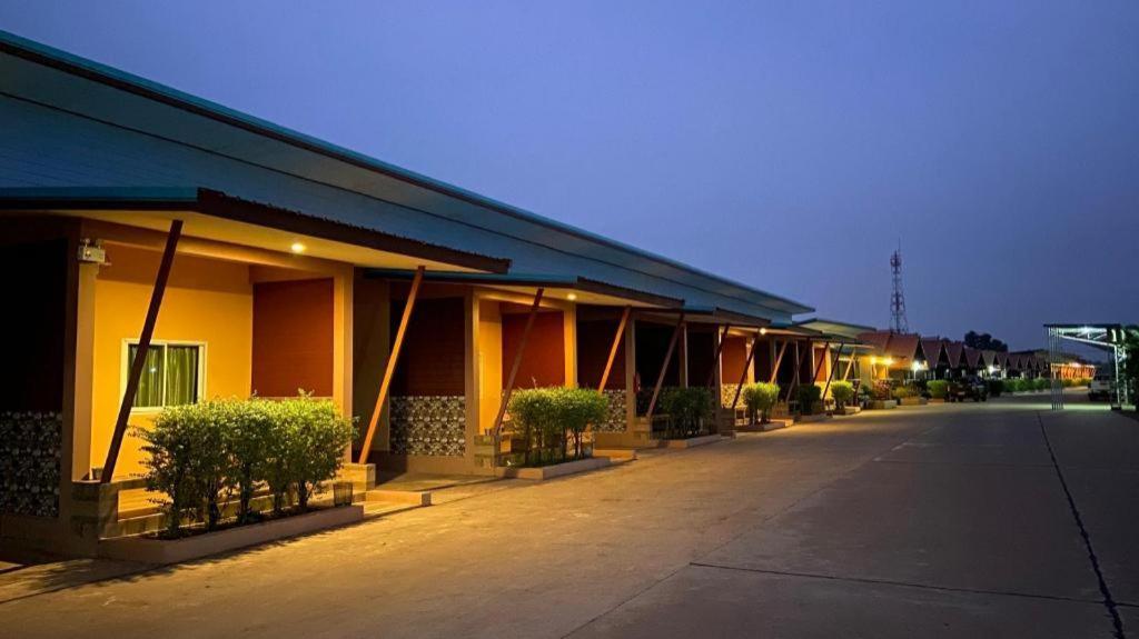 Prakaithong Hotel Amphoe Sawang Daen Din Ngoại thất bức ảnh