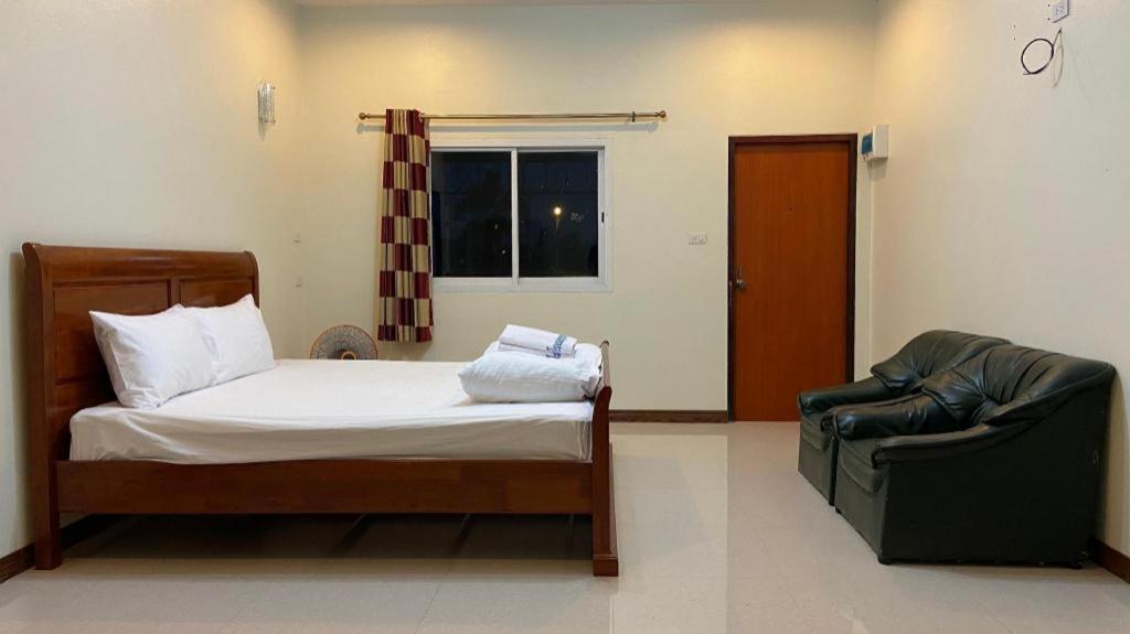 Prakaithong Hotel Amphoe Sawang Daen Din Ngoại thất bức ảnh